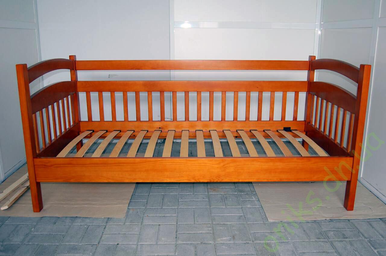 Деревянная односпальная кровать в Донецке