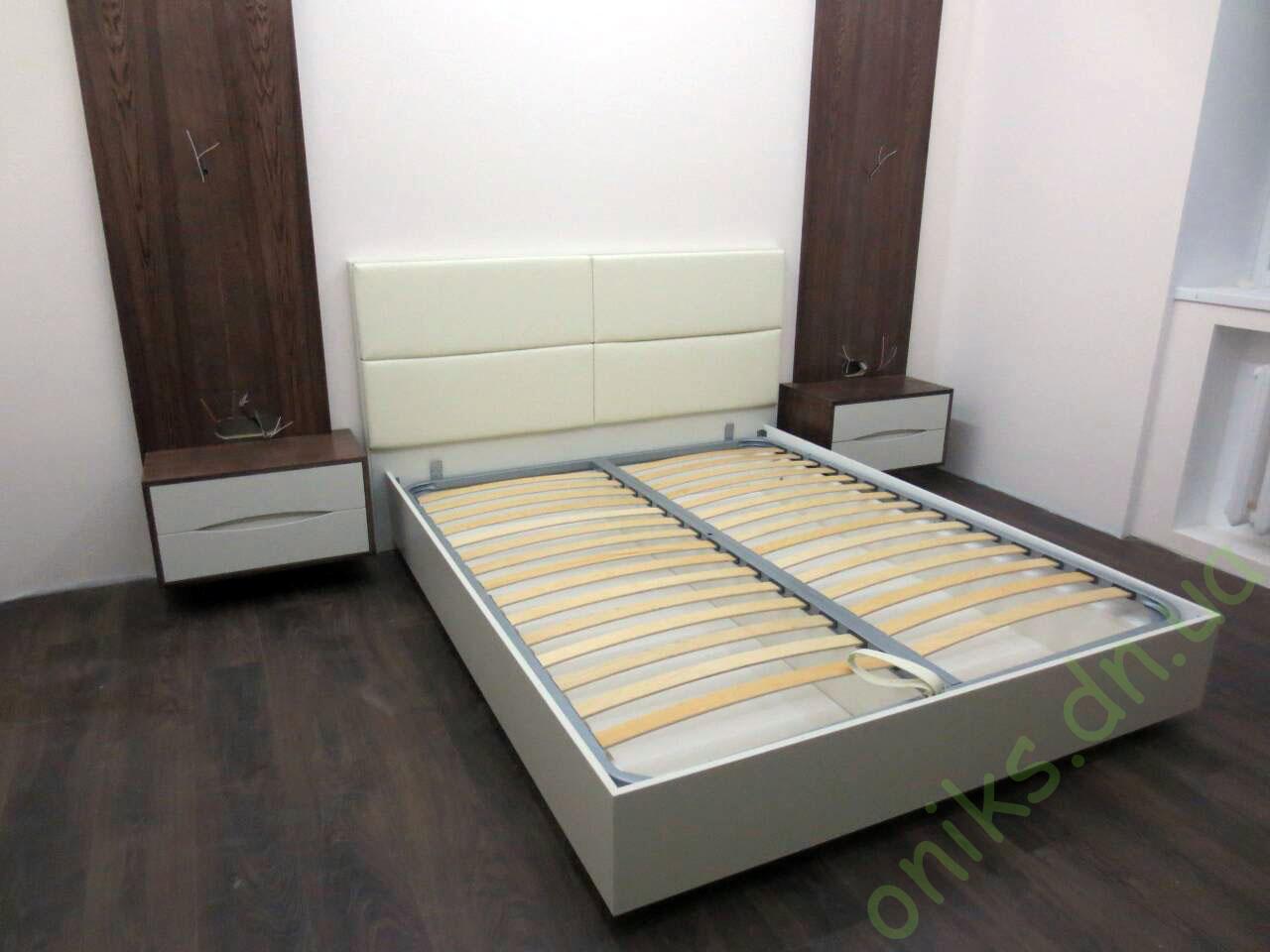 Купить двуспальную кровать с мягкой спинкой в Донецке