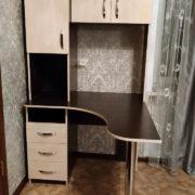 Угловой стол с верхними шкафчиками в Донецке