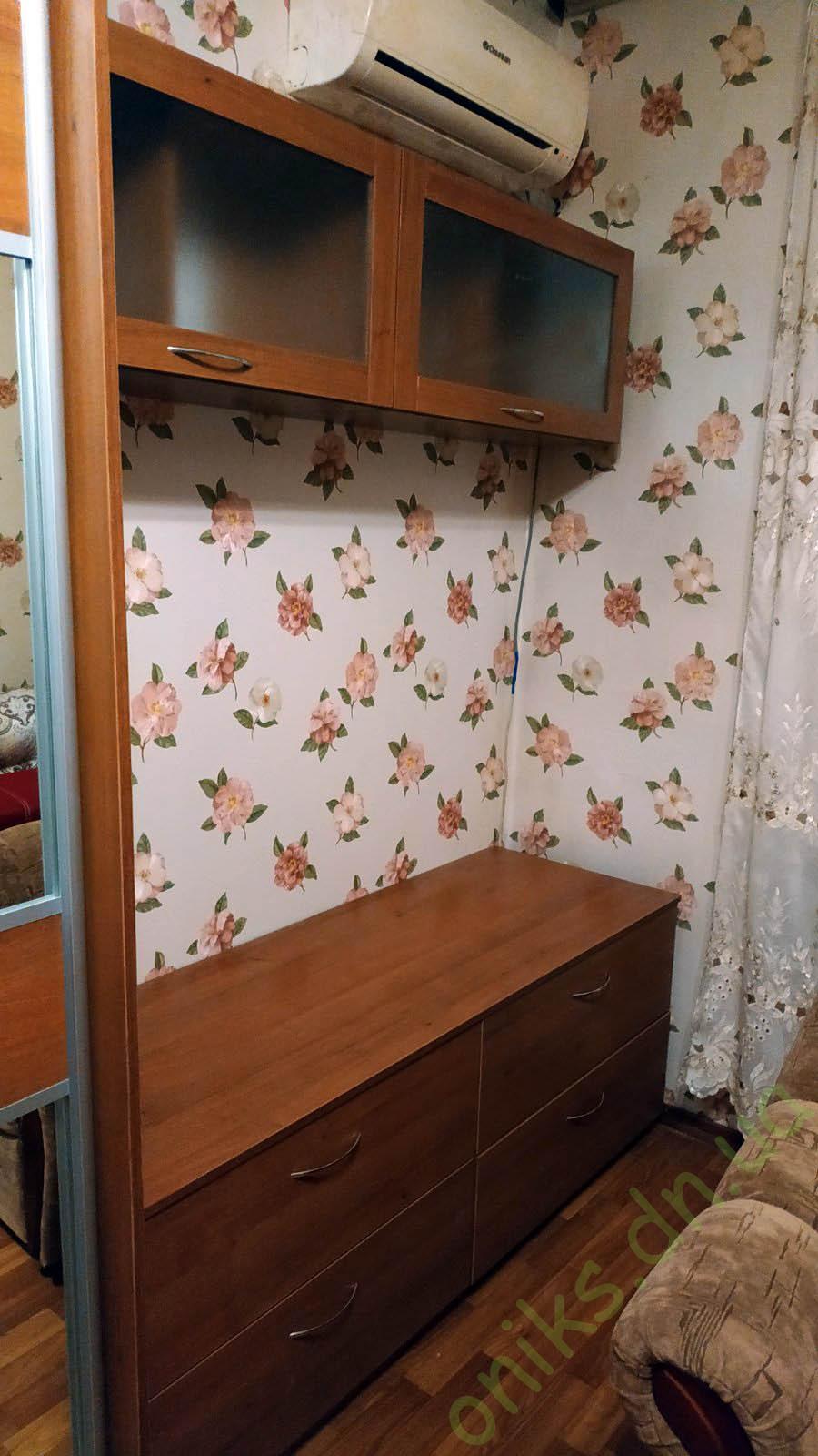 Купить тумбу TV на четыре ящика с подвесными шкафчиками в Донецке