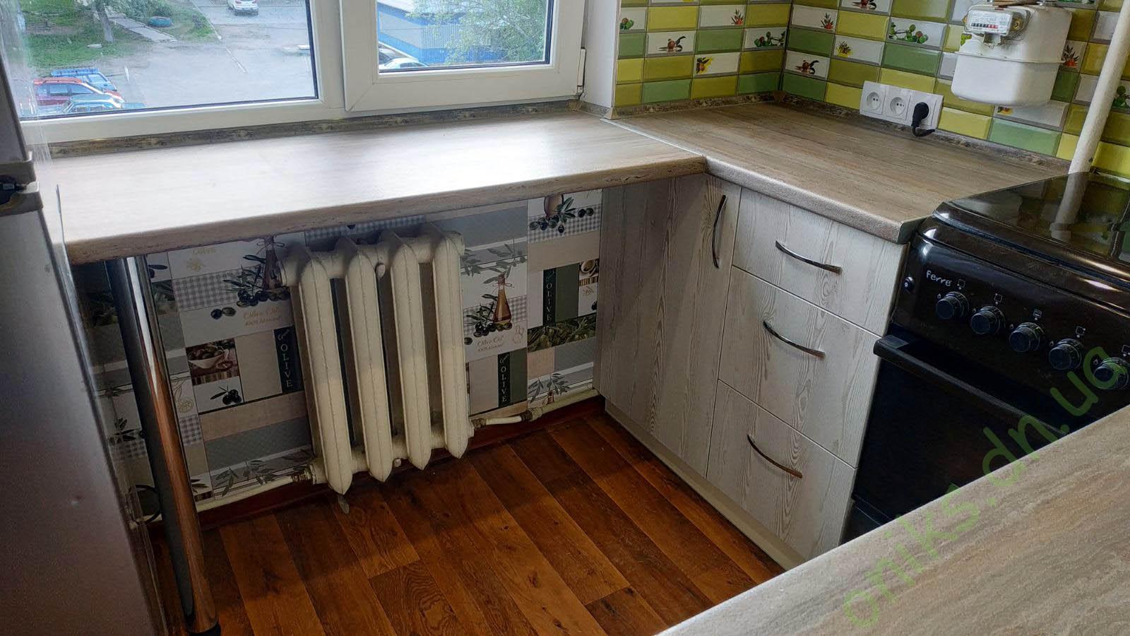 Купить кухню угловую со встроенной столешницей под окном в Донецке