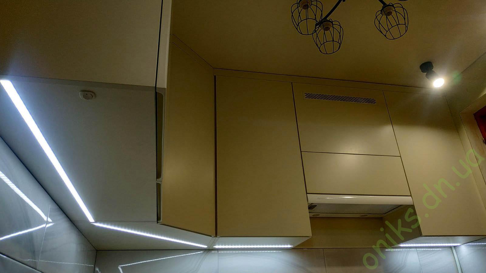 Купить кухню угловую со встроенной столешницей вместо подоконника и дополнительным модулем в Донецке