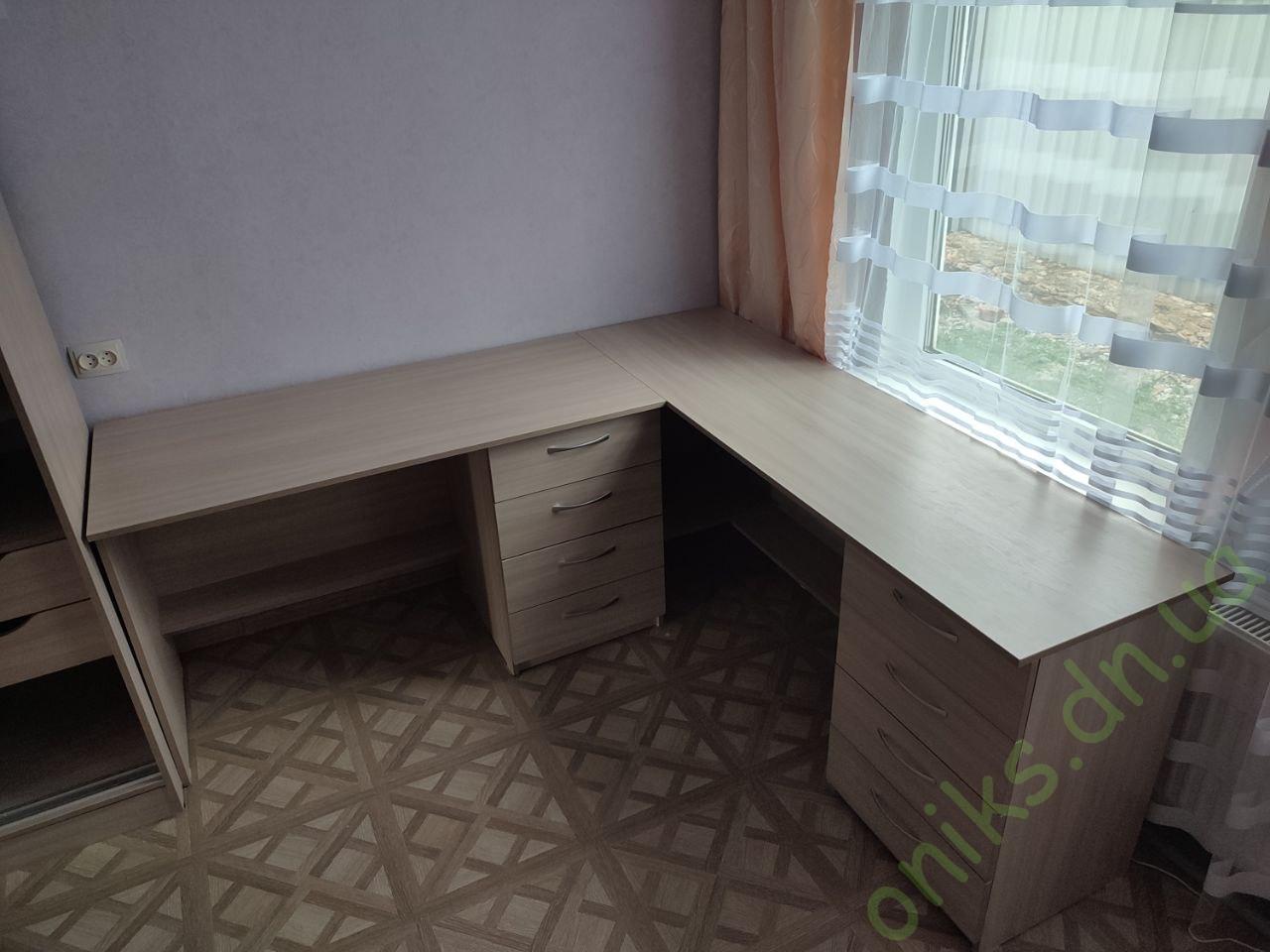 Купить стол угловой на два места в Донецке